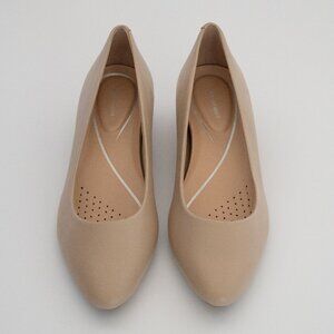 Easy Spirit Caldise Leather Low Heel Dress Shoes in Lite Latte Tan